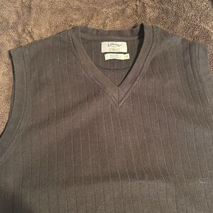 Callaway Men’s v neck sweater vest. Size Small . Golf brand.